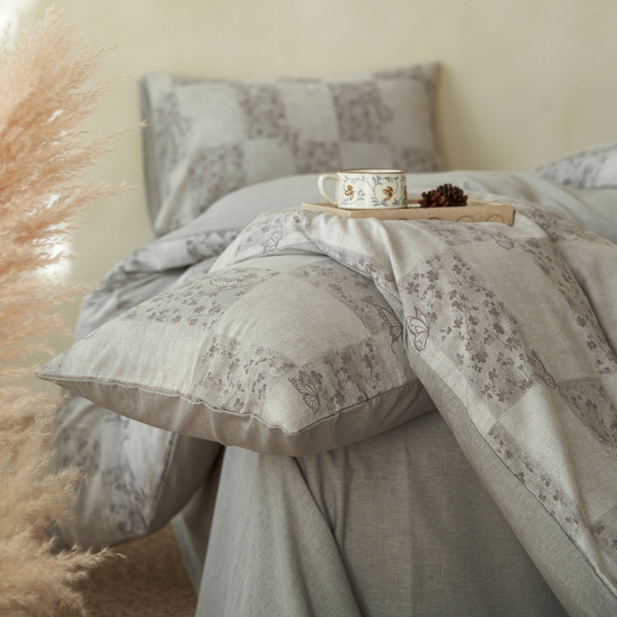 91家纺网 家纺一手货源 找家纺 如一 2026春夏新款色织提花全棉纯棉水洗棉四件套 蝶漫-灰