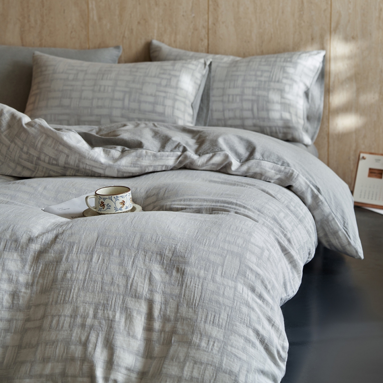 91家纺网 家纺一手货源 找家纺 如一 2026春夏新款色织提花全棉纯棉水洗棉四件套 浮光-灰