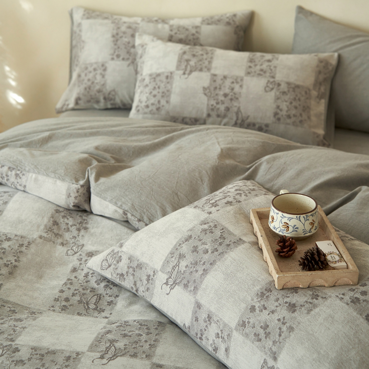 91家纺网 家纺一手货源 找家纺 如一 2026春夏新款色织提花全棉纯棉水洗棉四件套 蝶漫-灰