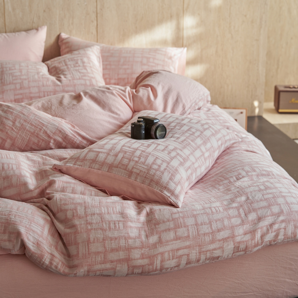 91家纺网 家纺一手货源 找家纺 如一 2026春夏新款色织提花全棉纯棉水洗棉四件套 浮光-粉