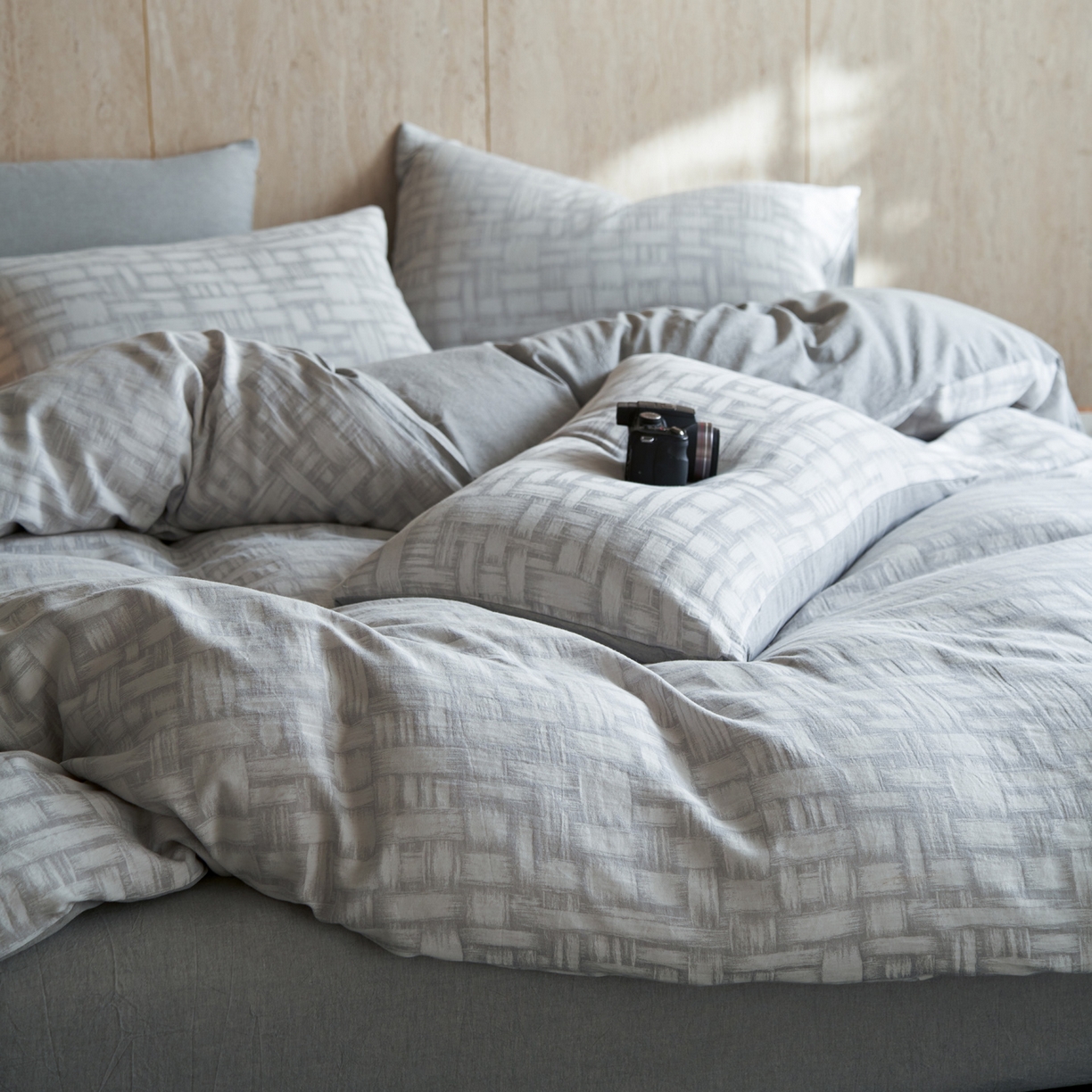 91家纺网 家纺一手货源 找家纺 如一 2026春夏新款色织提花全棉纯棉水洗棉四件套 浮光-灰