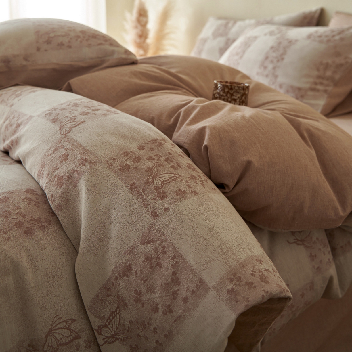 91家纺网 家纺一手货源 找家纺 如一 2026春夏新款色织提花全棉纯棉水洗棉四件套 蝶漫-咖