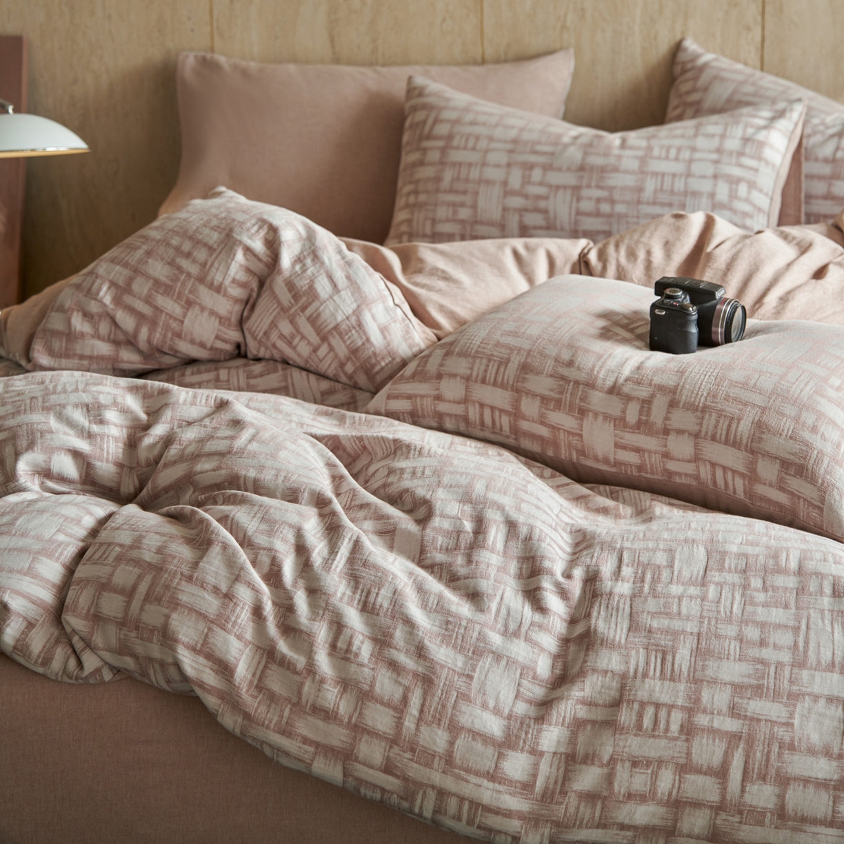 91家纺网 家纺一手货源 找家纺 如一 2026春夏新款色织提花全棉纯棉水洗棉四件套 浮光-咖