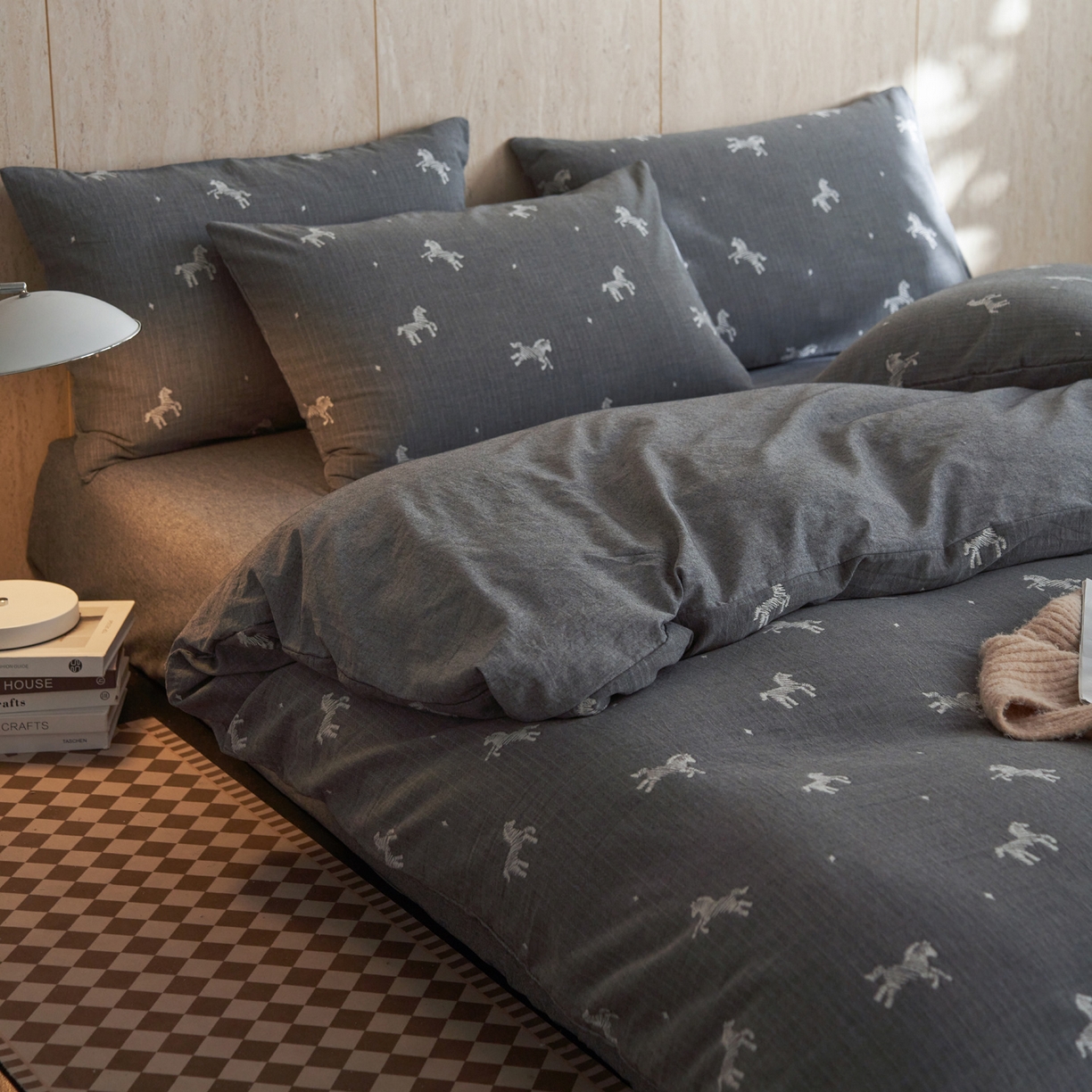 91家纺网 家纺一手货源 找家纺 如一 2026春夏新款色织提花全棉纯棉水洗棉四件套 骏影-黑