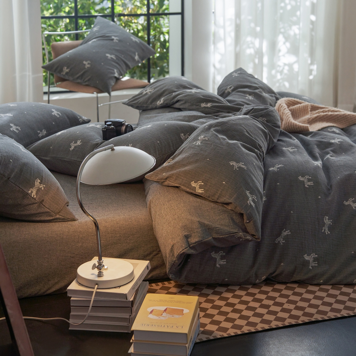 91家纺网 家纺一手货源 找家纺 如一 2026春夏新款色织提花全棉纯棉水洗棉四件套 骏影-黑