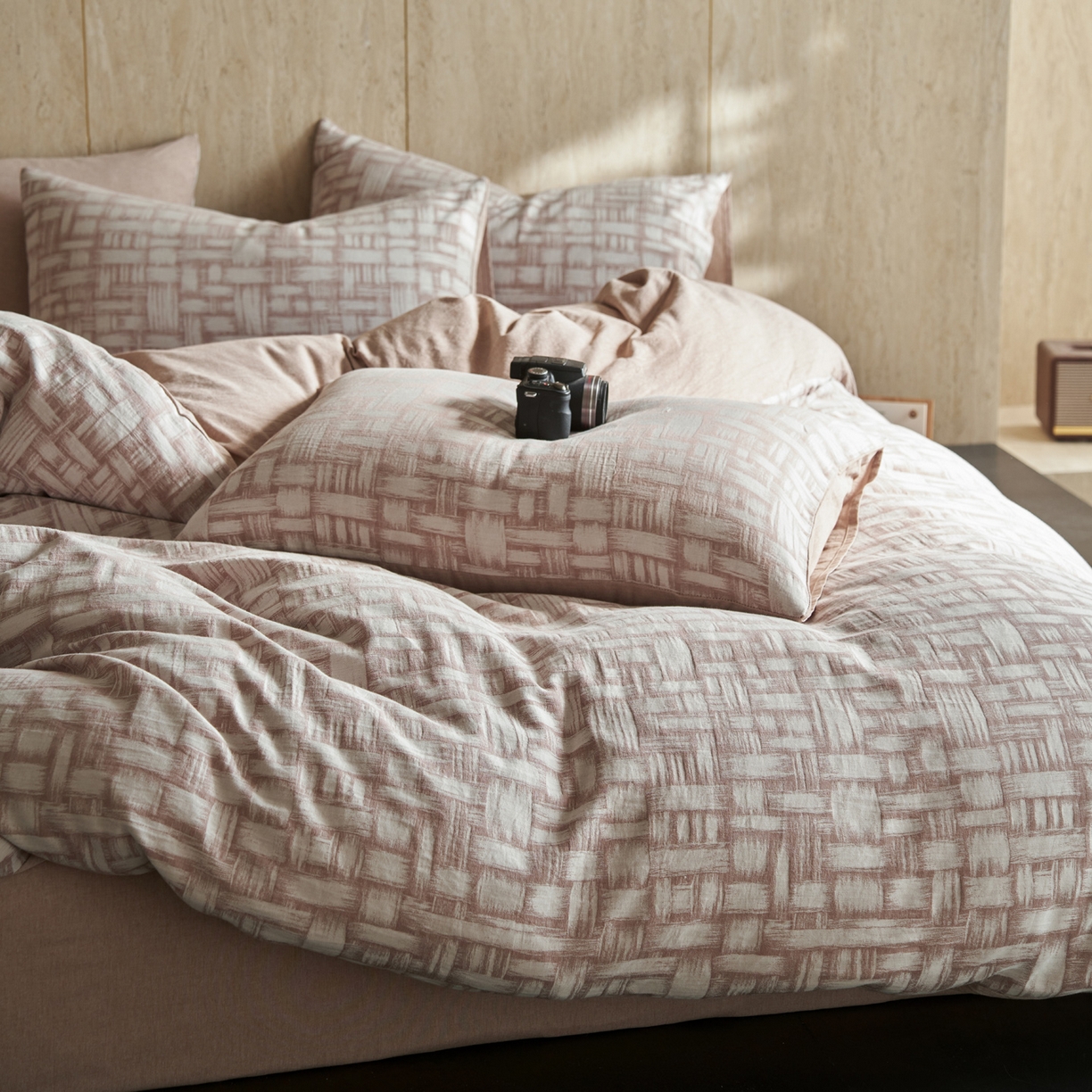 91家纺网 家纺一手货源 找家纺 如一 2026春夏新款色织提花全棉纯棉水洗棉四件套 浮光-咖