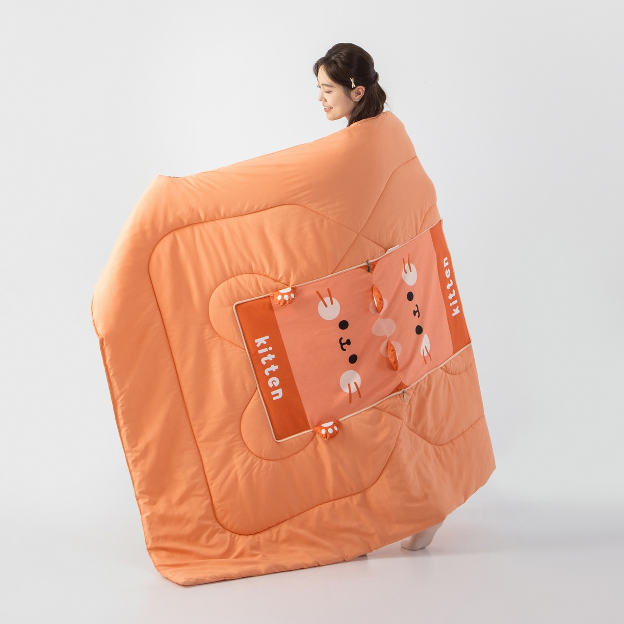 91家纺网 家纺一手货源 找家纺 雷娜家居 2026新款四季款萌宠系列抱枕被 小喵喵