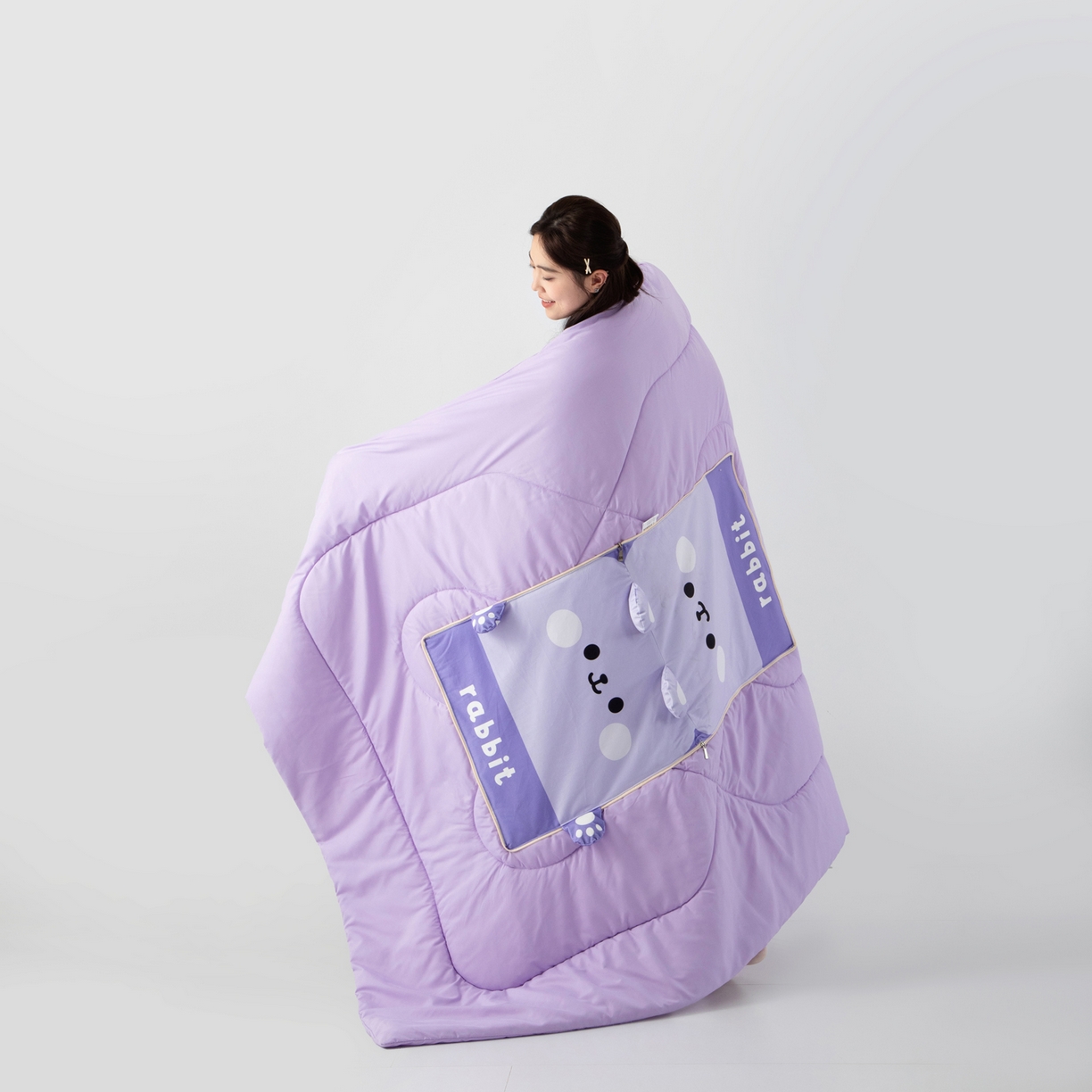 91家纺网 家纺一手货源 找家纺 雷娜家居 2026新款四季款萌宠系列抱枕被 萌萌兔