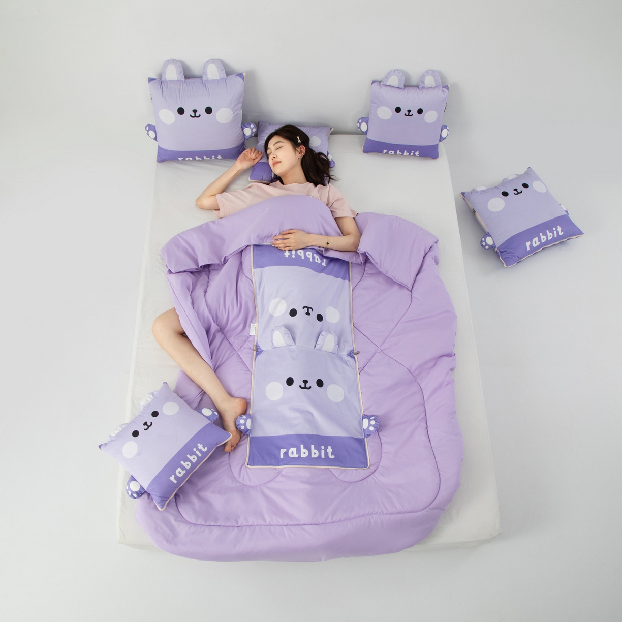 91家纺网 家纺一手货源 找家纺 雷娜家居 2026新款四季款萌宠系列抱枕被 萌萌兔