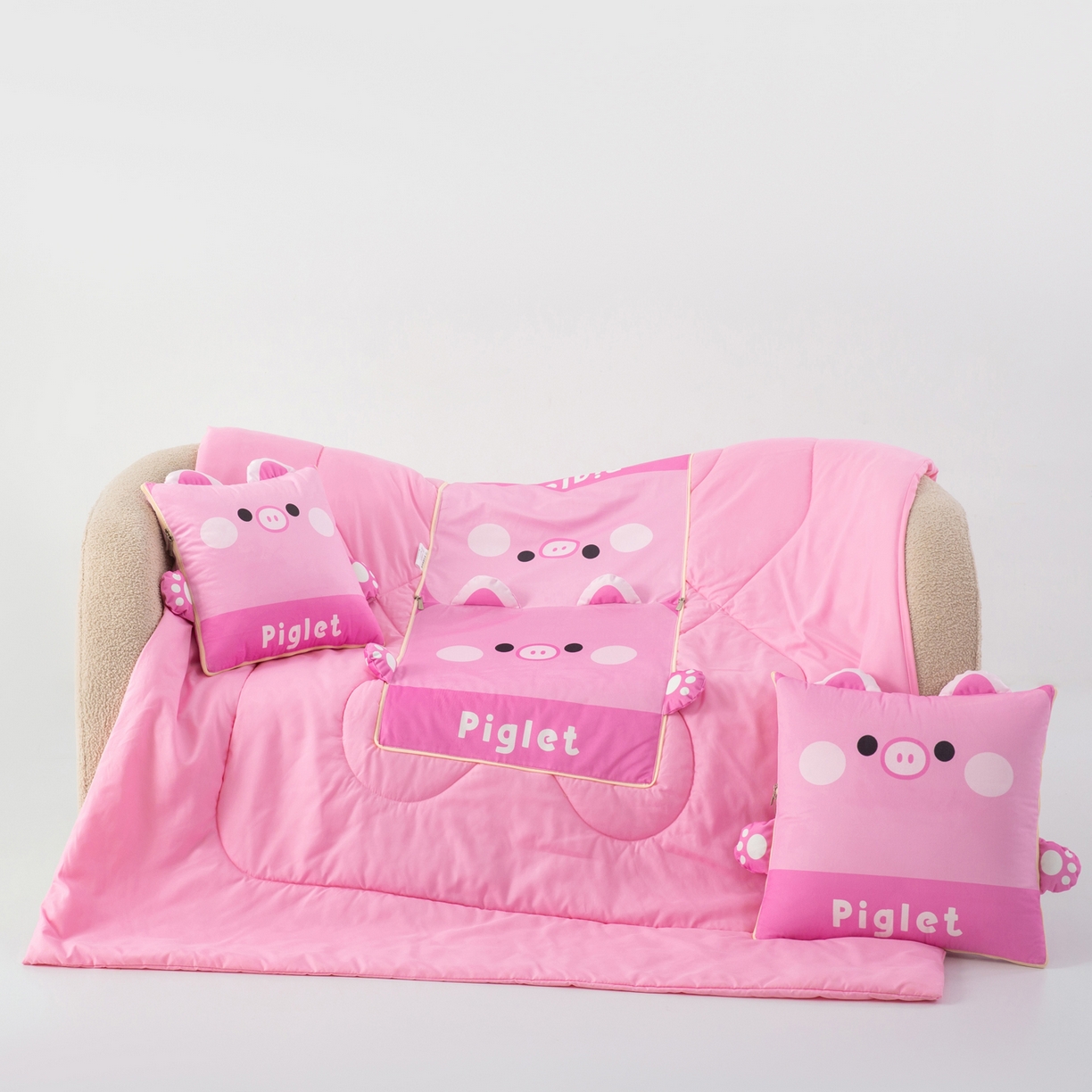 91家纺网 家纺一手货源 找家纺 雷娜家居 2026新款四季款萌宠系列抱枕被 萌萌猪