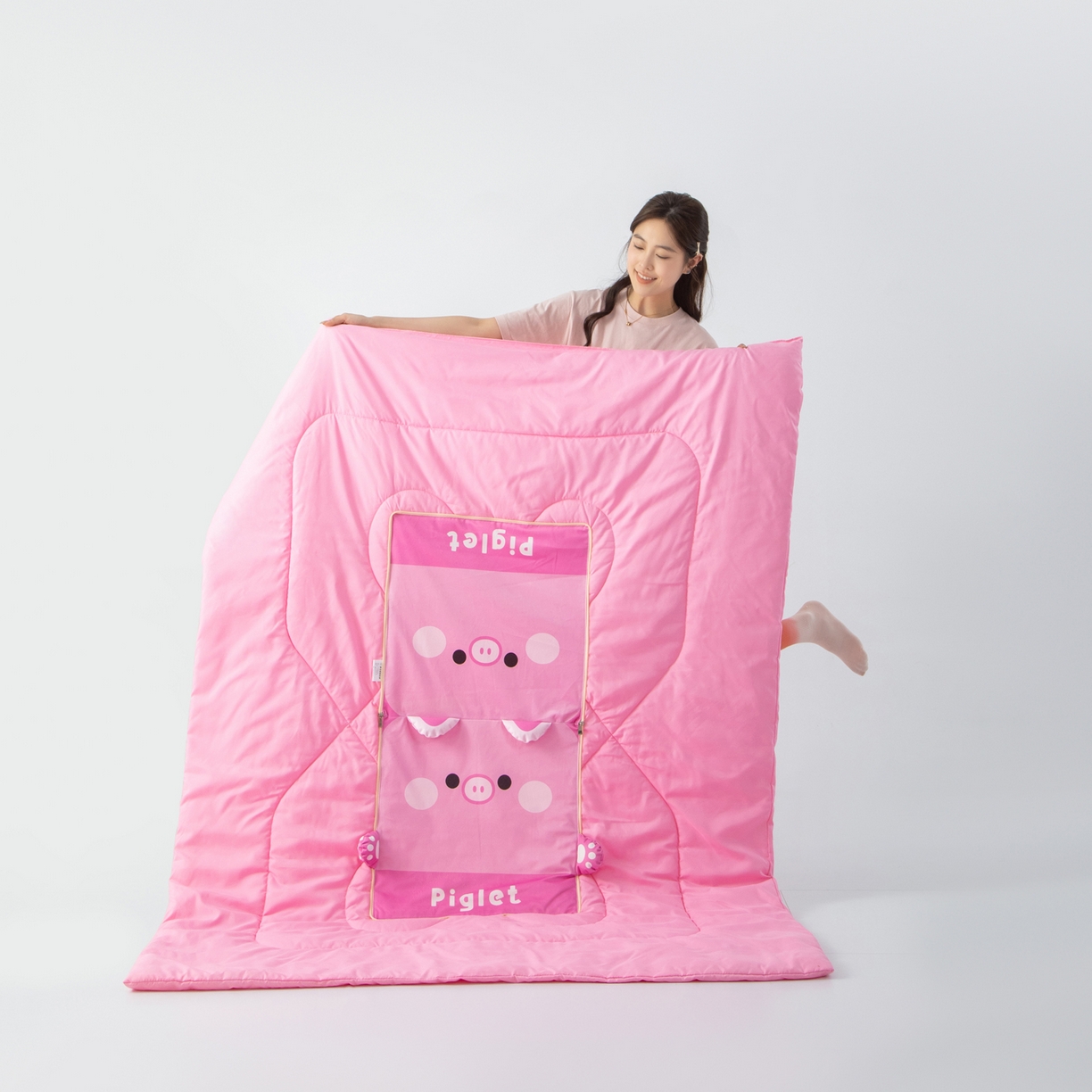 91家纺网 家纺一手货源 找家纺 雷娜家居 2026新款四季款萌宠系列抱枕被 萌萌猪