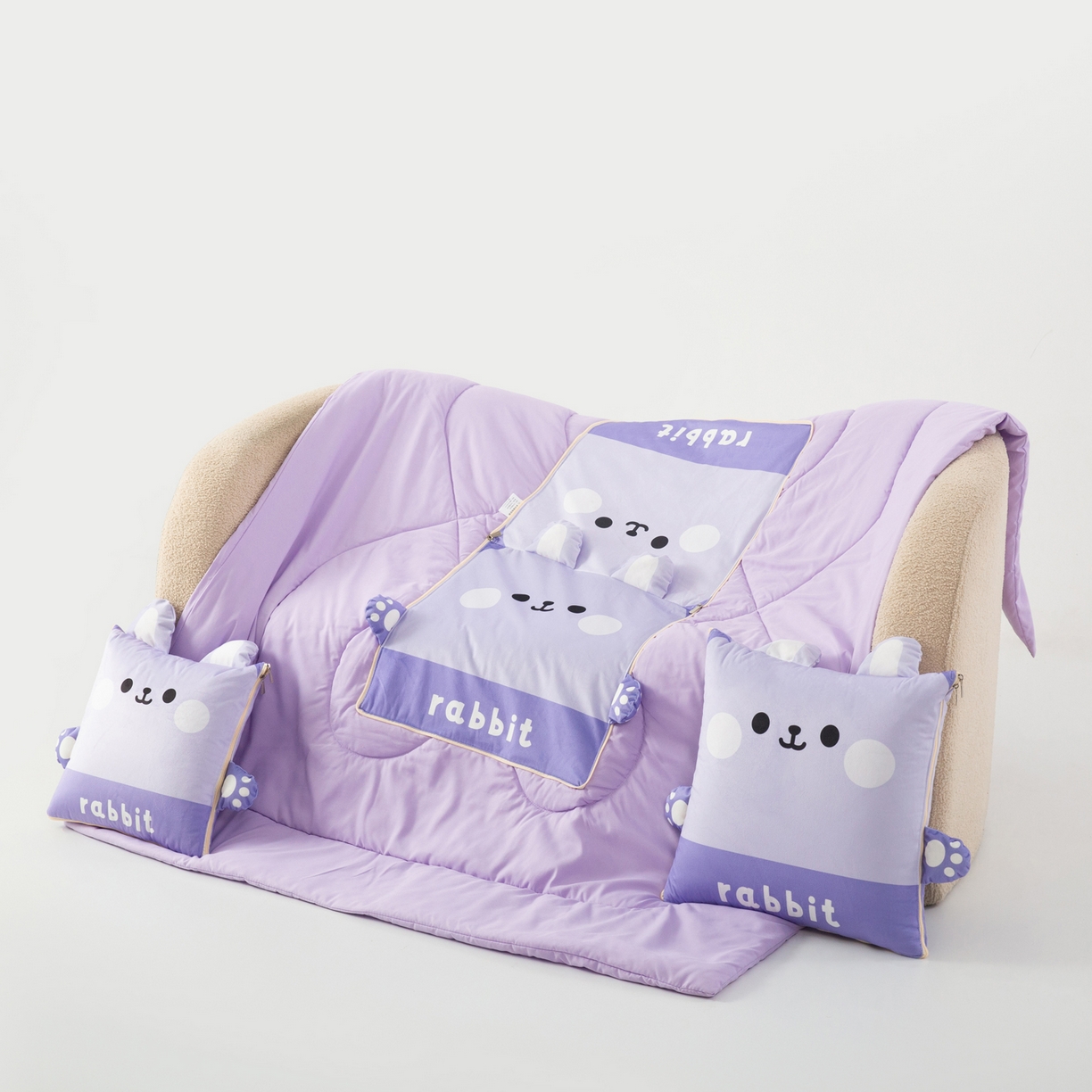 91家纺网 家纺一手货源 找家纺 雷娜家居 2026新款四季款萌宠系列抱枕被 萌萌兔