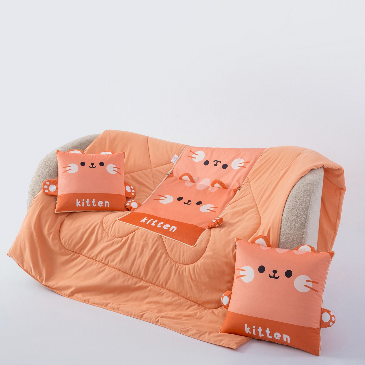 91家纺网 家纺一手货源 找家纺 雷娜家居 2026新款四季款萌宠系列抱枕被 小喵喵