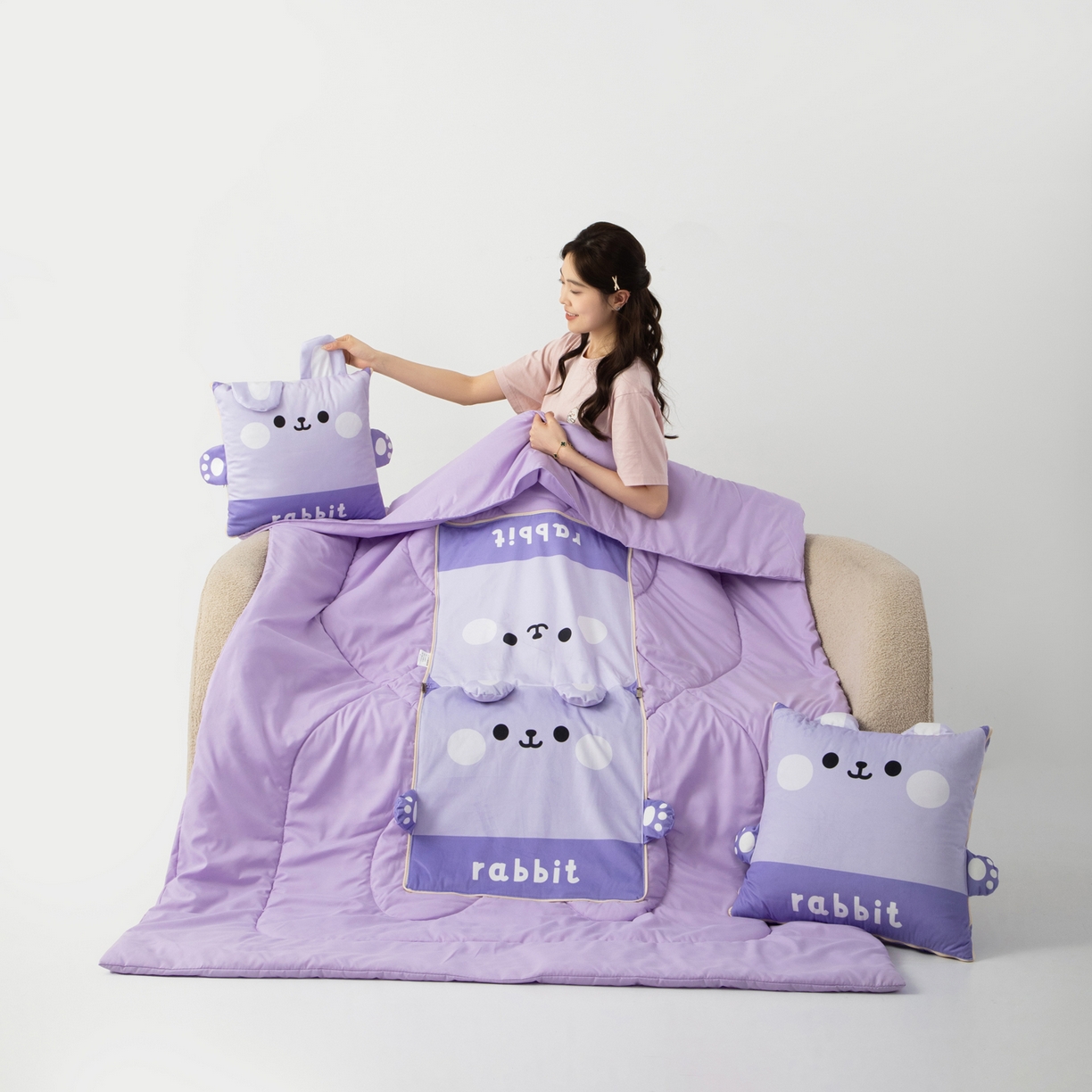 91家纺网 家纺一手货源 找家纺 雷娜家居 2026新款四季款萌宠系列抱枕被 萌萌兔