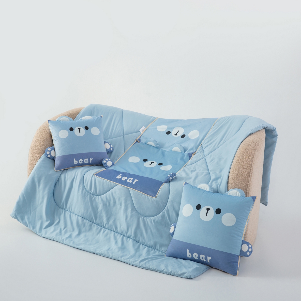 91家纺网 家纺一手货源 找家纺 雷娜家居 2026新款四季款萌宠系列抱枕被 萌萌熊