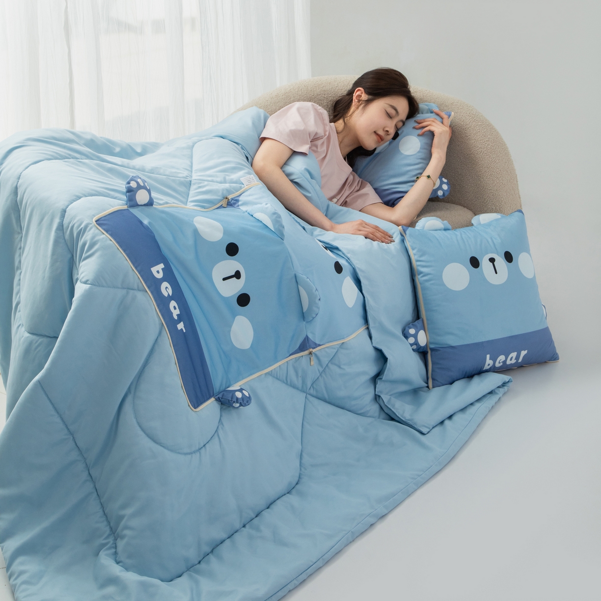 91家纺网 家纺一手货源 找家纺 雷娜家居 2026新款四季款萌宠系列抱枕被 萌萌熊