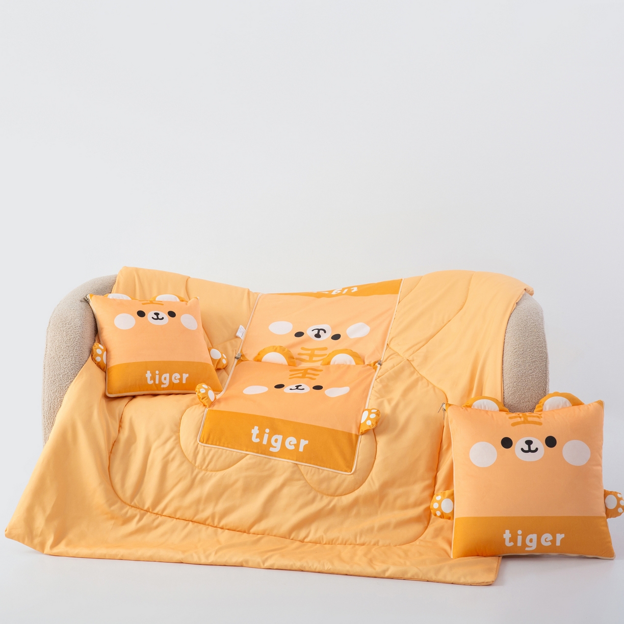 91家纺网 家纺一手货源 找家纺 雷娜家居 2026新款四季款萌宠系列抱枕被 萌虎