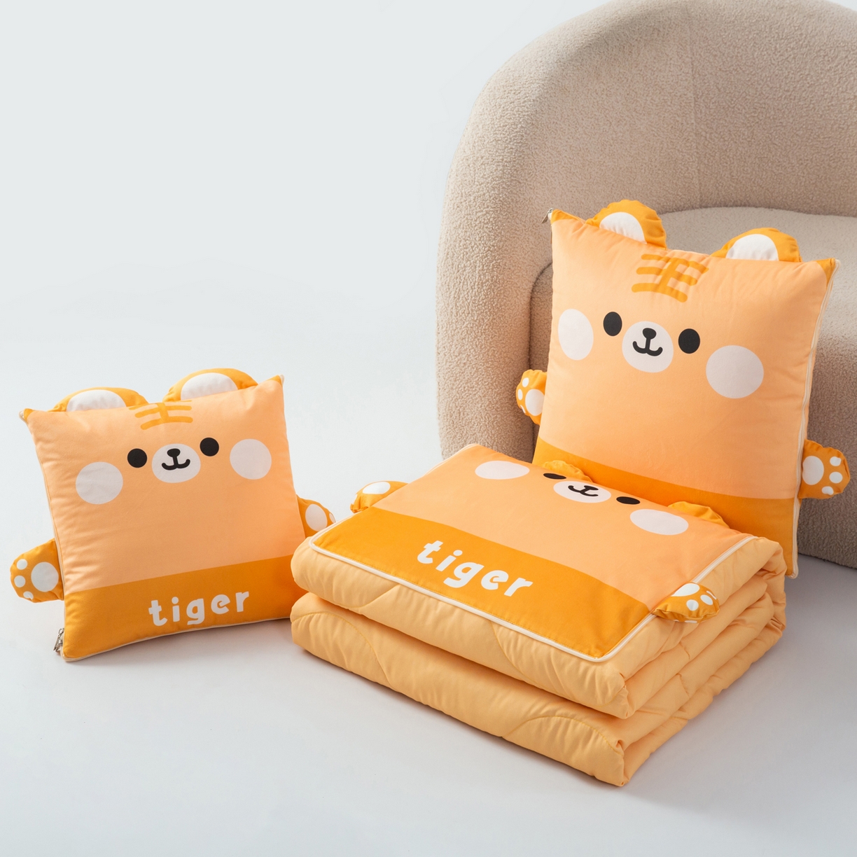 91家纺网 家纺一手货源 找家纺 雷娜家居 2026新款四季款萌宠系列抱枕被 萌虎