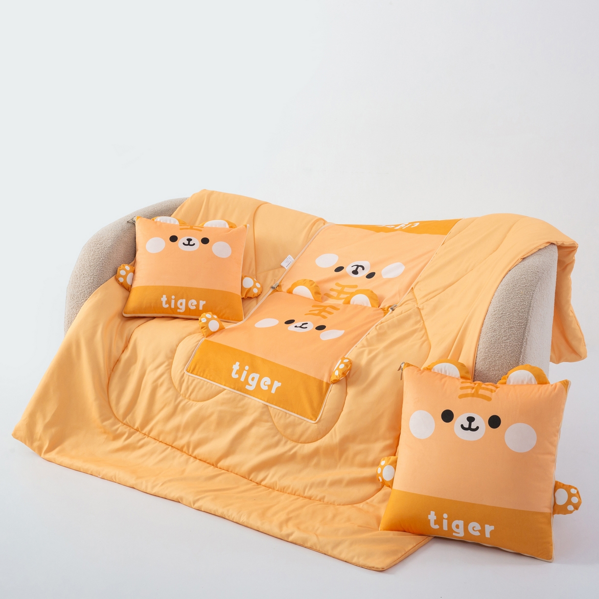 91家纺网 家纺一手货源 找家纺 雷娜家居 2026新款四季款萌宠系列抱枕被 萌虎