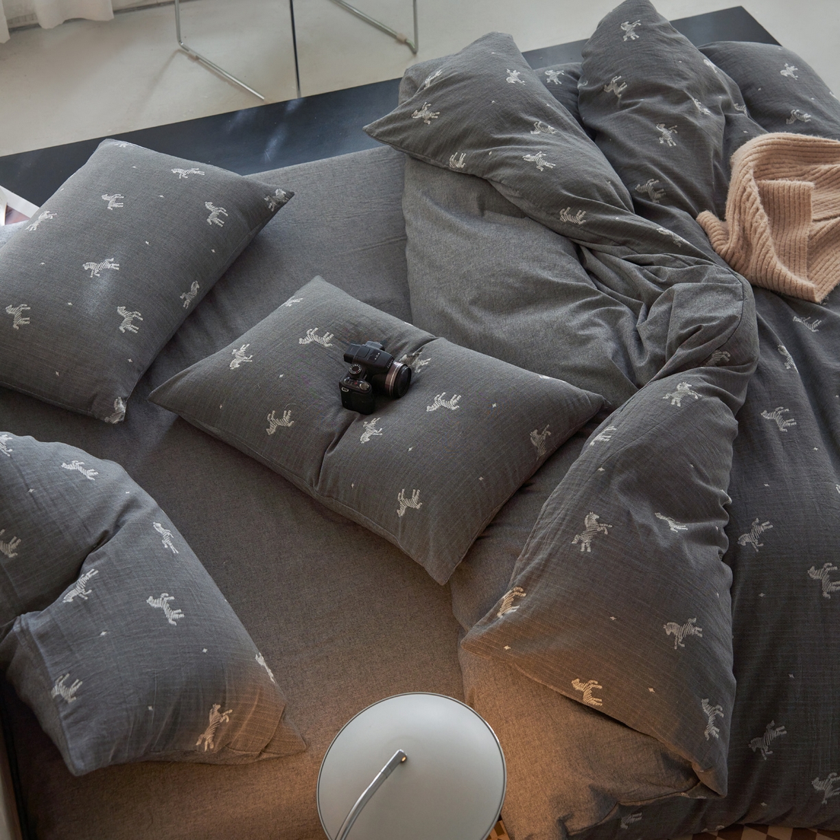 91家纺网 家纺一手货源 找家纺 如一 2026春夏新款色织提花全棉纯棉水洗棉四件套 骏影-黑