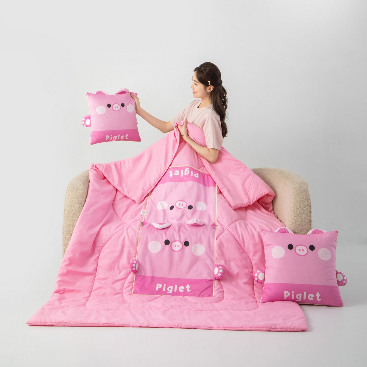 91家纺网 家纺一手货源 找家纺 雷娜家居 2026新款四季款萌宠系列抱枕被 萌萌猪