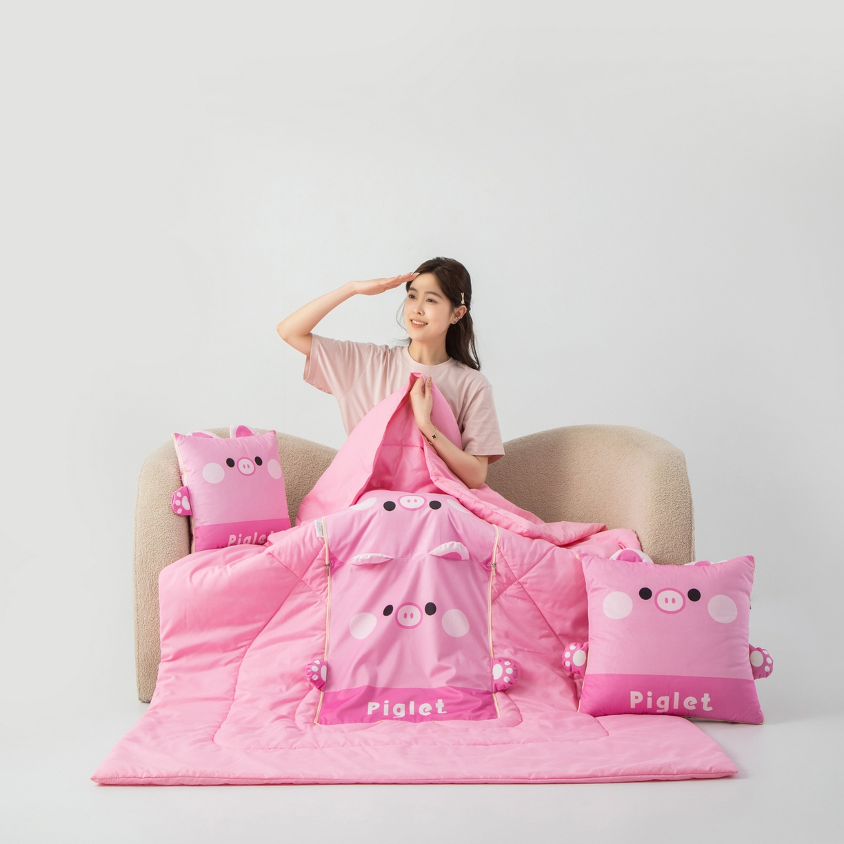 91家纺网 家纺一手货源 找家纺 雷娜家居 2026新款四季款萌宠系列抱枕被 萌萌猪