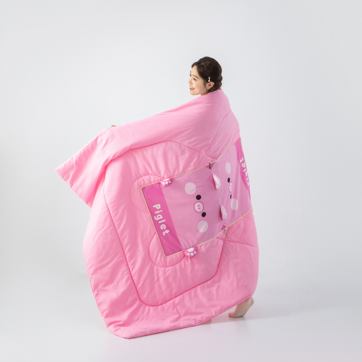 91家纺网 家纺一手货源 找家纺 雷娜家居 2026新款四季款萌宠系列抱枕被 萌萌猪