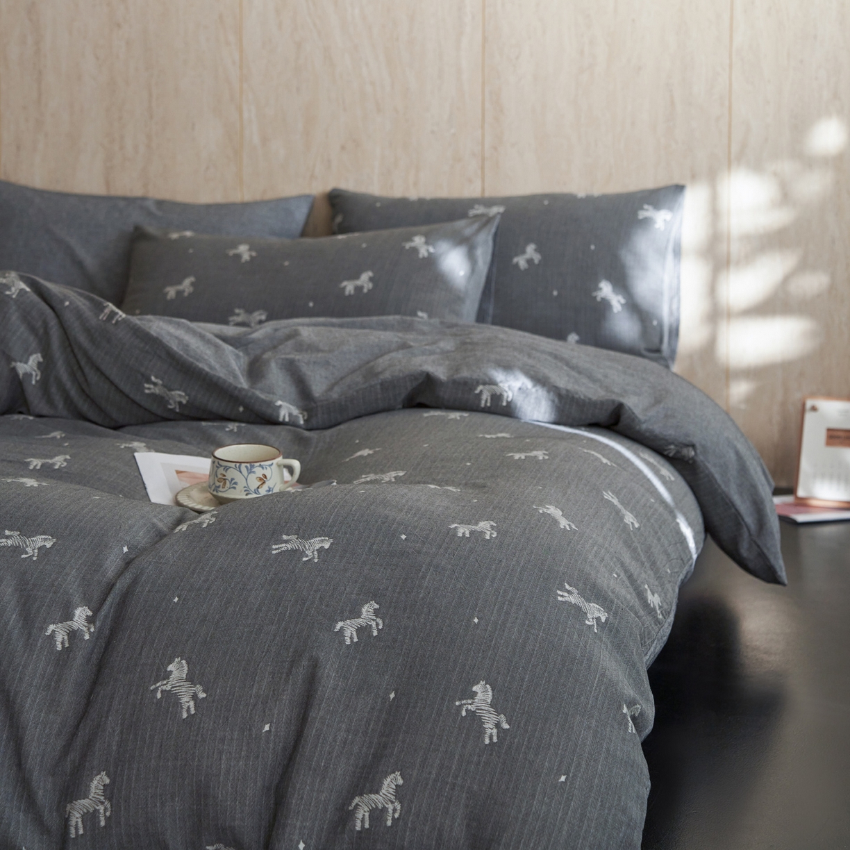 91家纺网 家纺一手货源 找家纺 如一 2026春夏新款色织提花全棉纯棉水洗棉四件套 骏影-黑