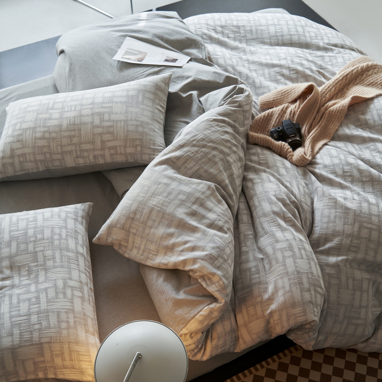 91家纺网 家纺一手货源 找家纺 如一 2026春夏新款色织提花全棉纯棉水洗棉四件套 浮光-灰