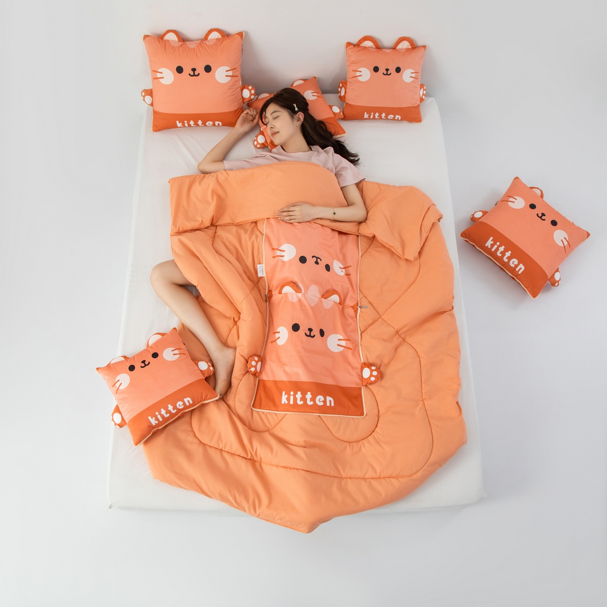 91家纺网 家纺一手货源 找家纺 雷娜家居 2026新款四季款萌宠系列抱枕被 小喵喵