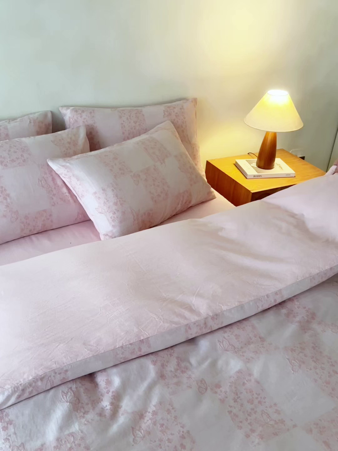 91家纺网 家纺一手货源 找家纺 如一 2026春夏新款色织提花全棉纯棉水洗棉四件套 蝶漫-粉