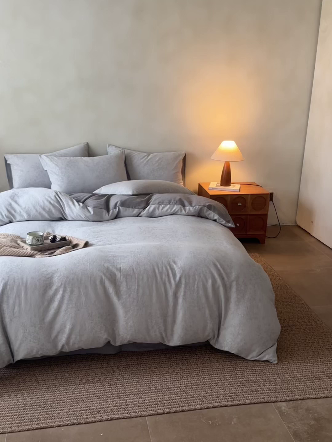 91家纺网 家纺一手货源 找家纺 如一 2026春夏新款色织提花全棉纯棉水洗棉四件套 花忆-灰