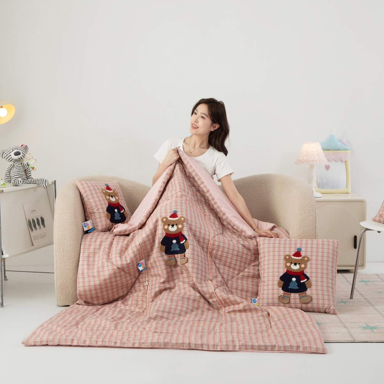 91家纺网 家纺一手货源 找家纺 （总）雷娜家居 2026新款升级款帽子熊抱枕被