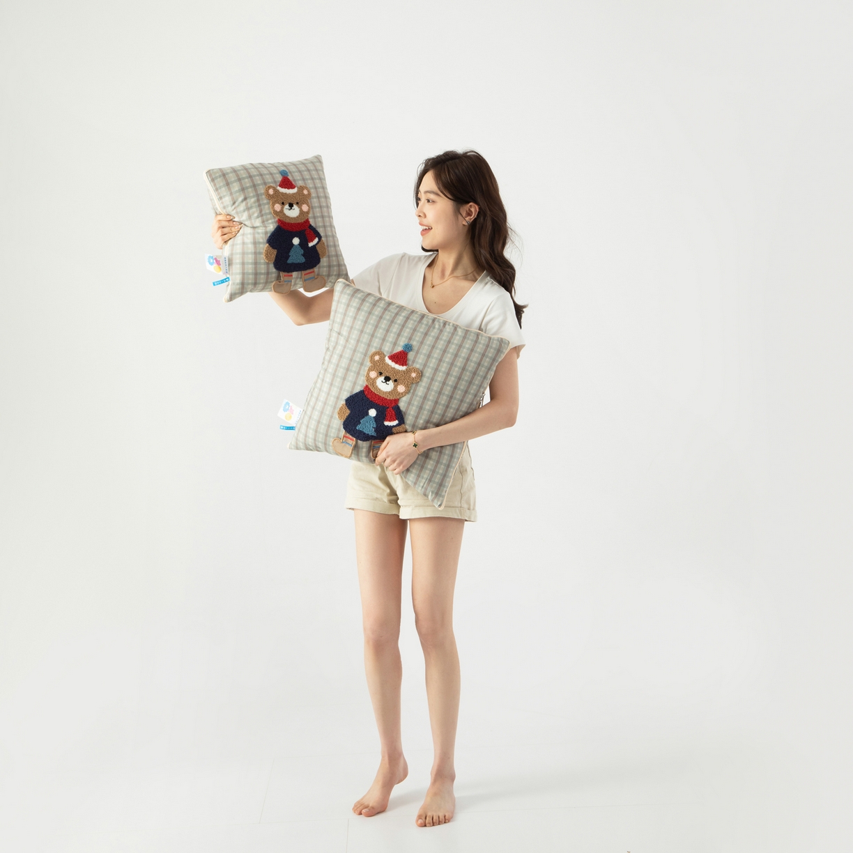 91家纺网 家纺一手货源 找家纺 雷娜家居 2026新款升级款帽子熊抱枕被 帽子熊蓝