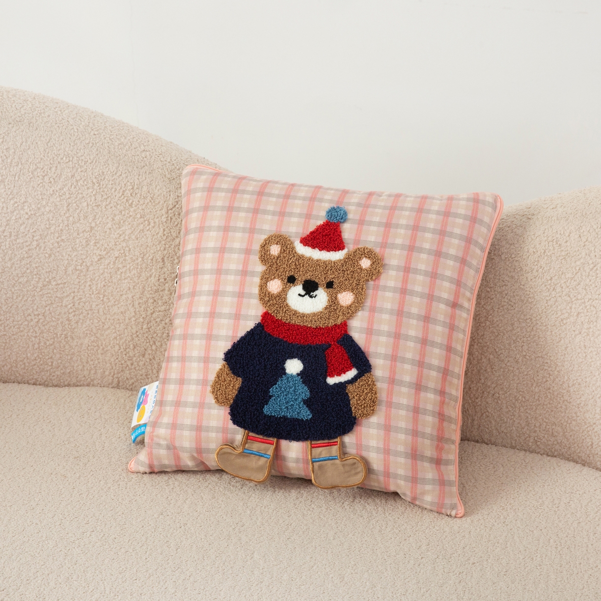 91家纺网 家纺一手货源 找家纺 雷娜家居 2026新款升级款帽子熊抱枕被 帽子熊粉