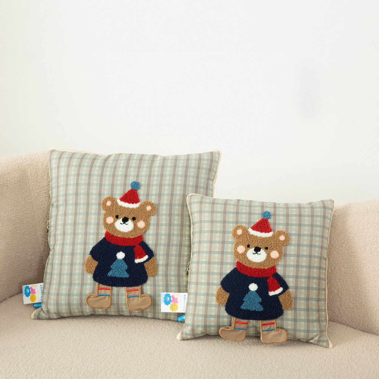 91家纺网 家纺一手货源 找家纺 雷娜家居 2026新款升级款帽子熊抱枕被 帽子熊蓝