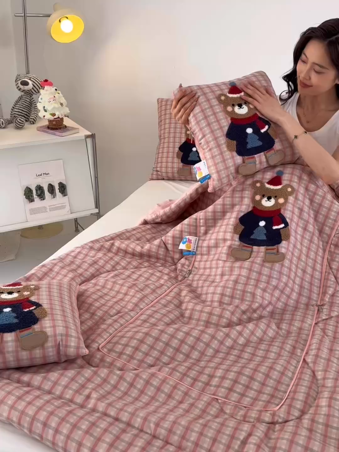 91家纺网 家纺一手货源 找家纺 （总）雷娜家居 2026新款升级款帽子熊抱枕被