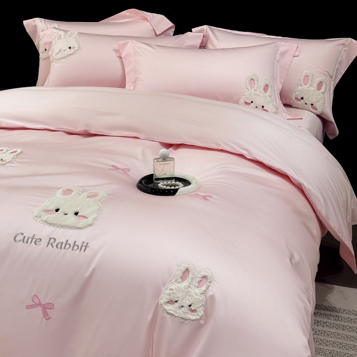 91家纺网 家纺一手货源 找家纺 星蕴家纺 2026新款卡通长绒棉纯棉绣花四件套-甜心小兔 甜心小兔-温柔粉