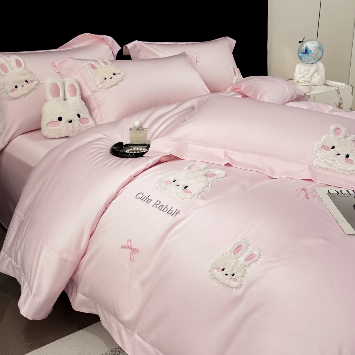 91家纺网 家纺一手货源 找家纺 星蕴家纺 2026新款卡通长绒棉纯棉绣花四件套-甜心小兔 甜心小兔-温柔粉