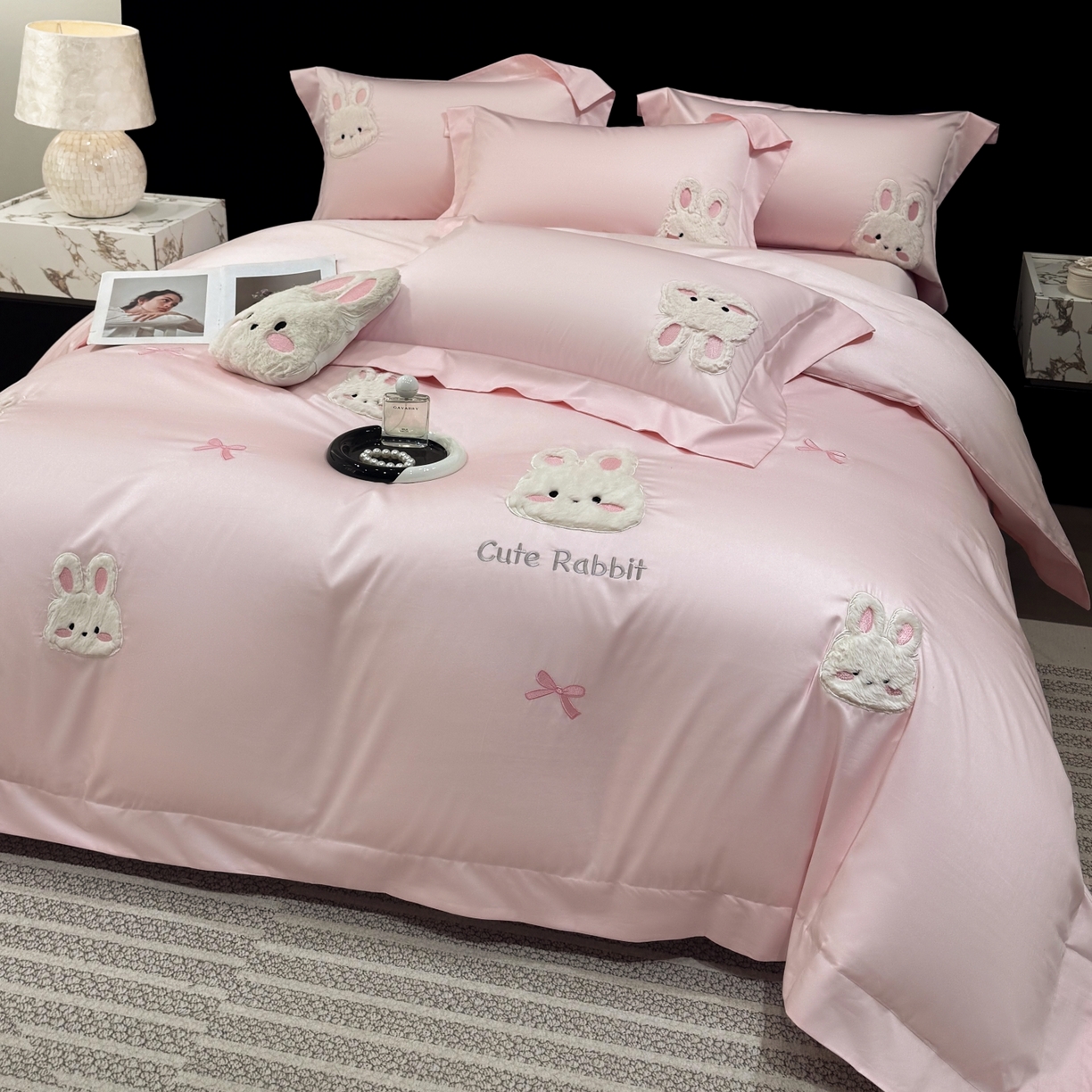 91家纺网 家纺一手货源 找家纺 星蕴家纺 2026新款卡通长绒棉纯棉绣花四件套-甜心小兔 甜心小兔-温柔粉