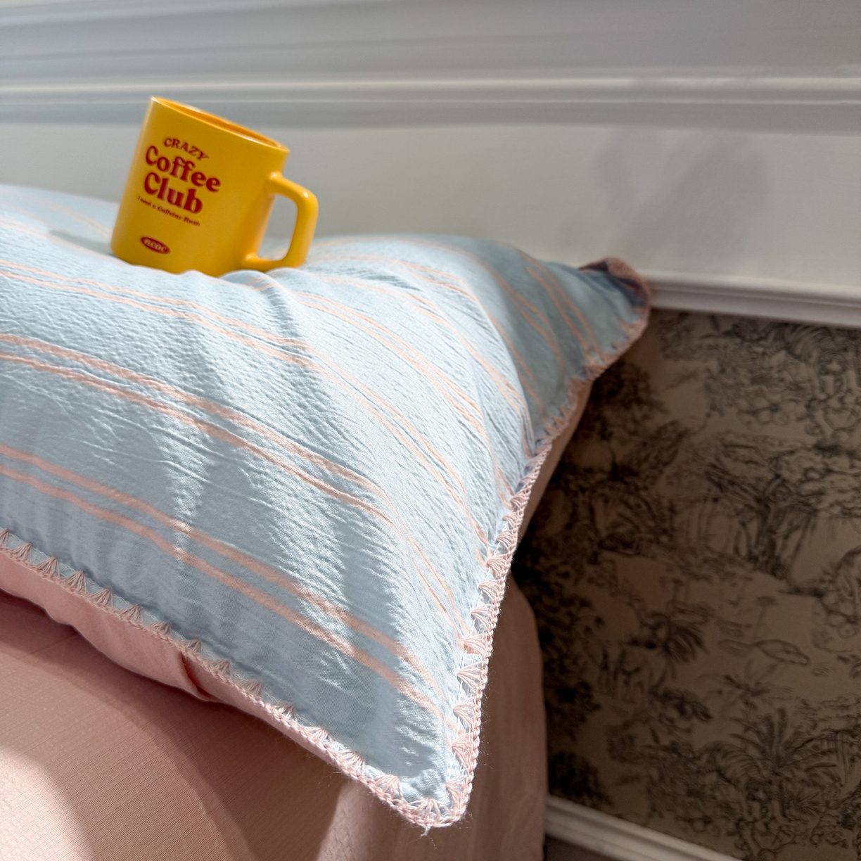 91家纺网 家纺一手货源 找家纺 水墨江南 2026新款条格系列贝壳边三角针四件套 海盐玉