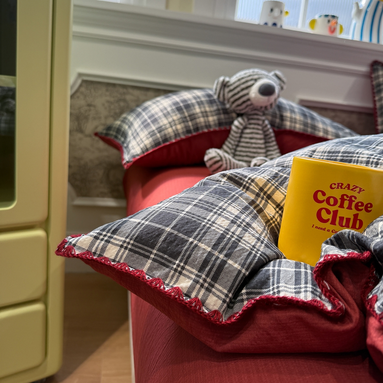 91家纺网 家纺一手货源 找家纺 水墨江南 2026新款条格系列贝壳边三角针四件套 布朗尼红