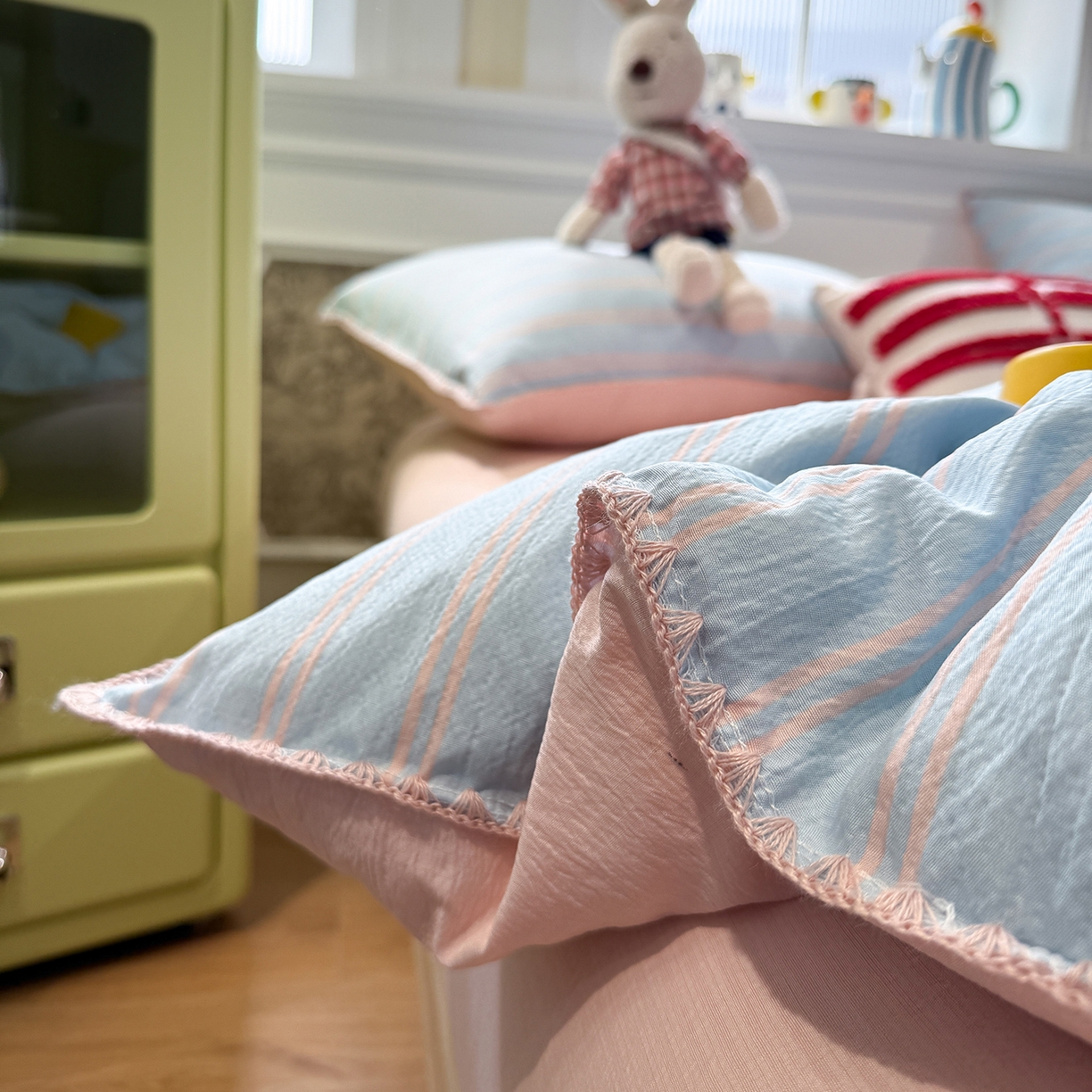 91家纺网 家纺一手货源 找家纺 水墨江南 2026新款条格系列贝壳边三角针四件套 海盐玉