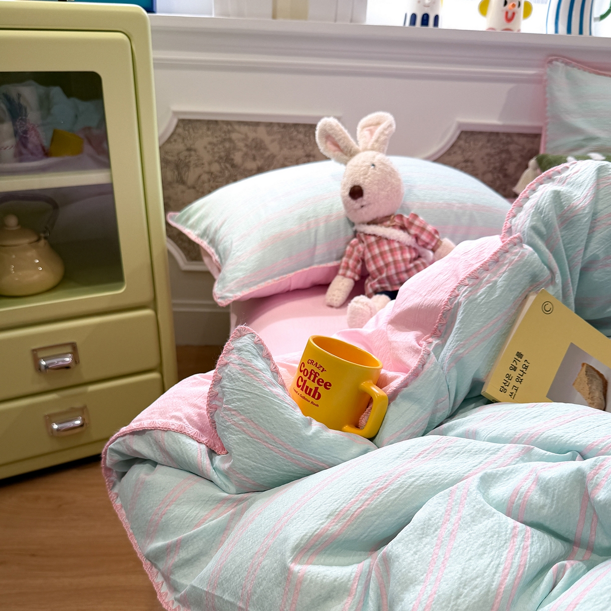 91家纺网 家纺一手货源 找家纺 水墨江南 2026新款条格系列贝壳边三角针四件套 海盐玫粉