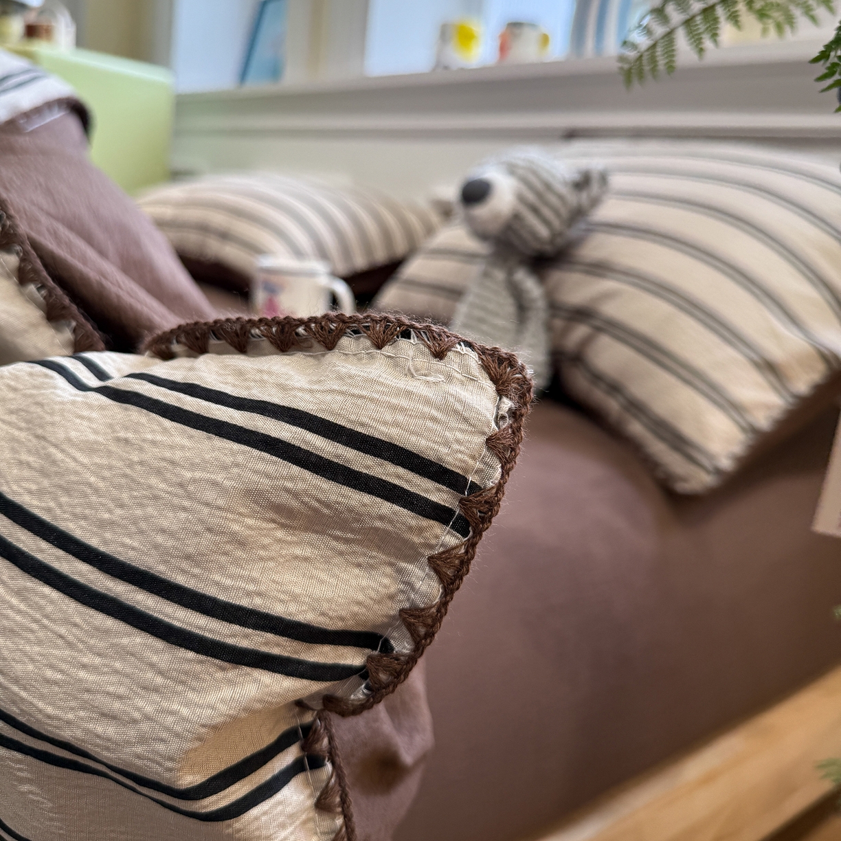 91家纺网 家纺一手货源 找家纺 水墨江南 2026新款条格系列贝壳边三角针四件套 简序咖