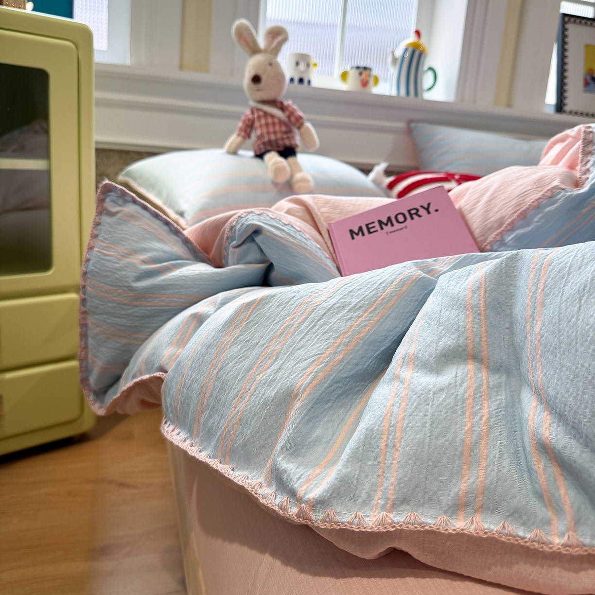 91家纺网 家纺一手货源 找家纺 水墨江南 2026新款条格系列贝壳边三角针四件套 海盐玉