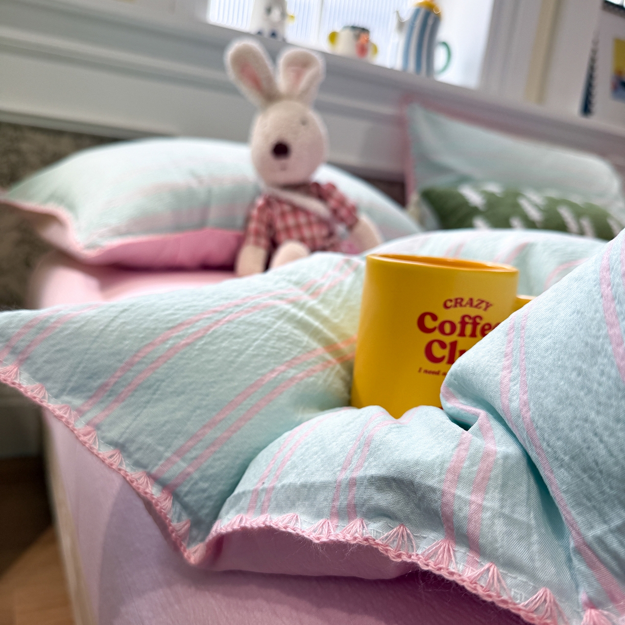 91家纺网 家纺一手货源 找家纺 水墨江南 2026新款条格系列贝壳边三角针四件套 海盐玫粉