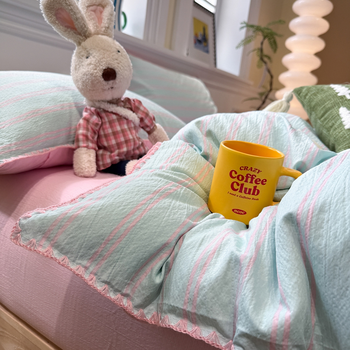 91家纺网 家纺一手货源 找家纺 水墨江南 2026新款条格系列贝壳边三角针四件套 海盐玫粉