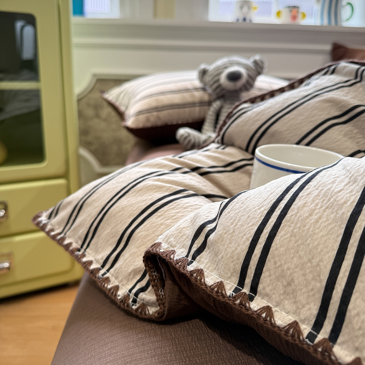 91家纺网 家纺一手货源 找家纺 水墨江南 2026新款条格系列贝壳边三角针四件套 简序咖