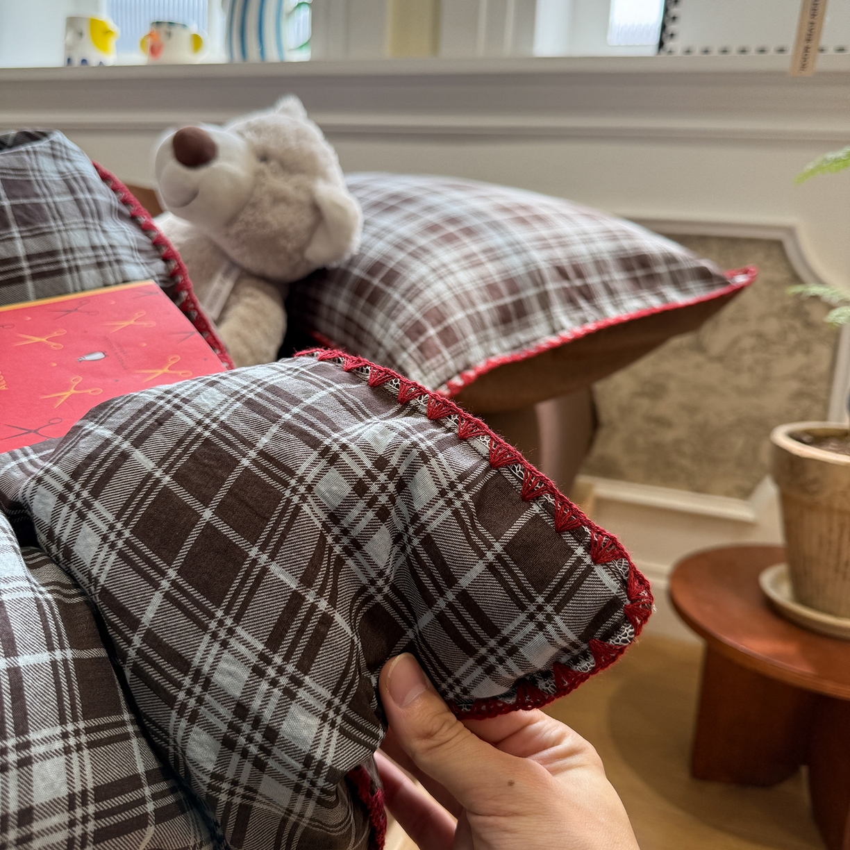 91家纺网 家纺一手货源 找家纺 水墨江南 2026新款条格系列贝壳边三角针四件套 布朗尼咖